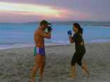 Allenamento con tecniche di Fit Boxe sulla spiaggia 3